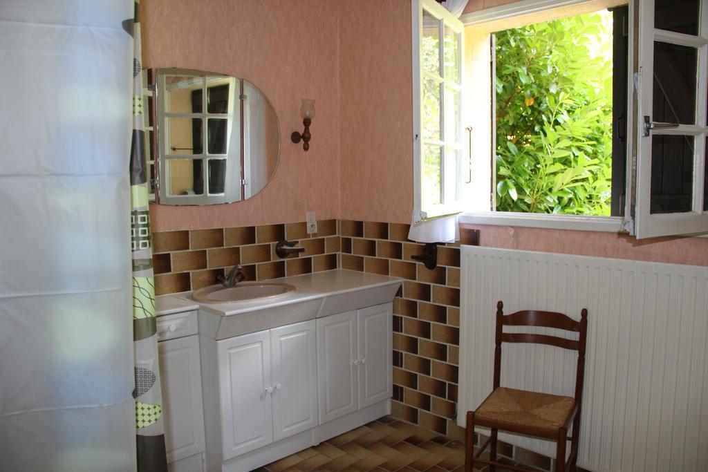 Holiday Home Maison De La Litiere Pugny-Chatenod Kamer foto